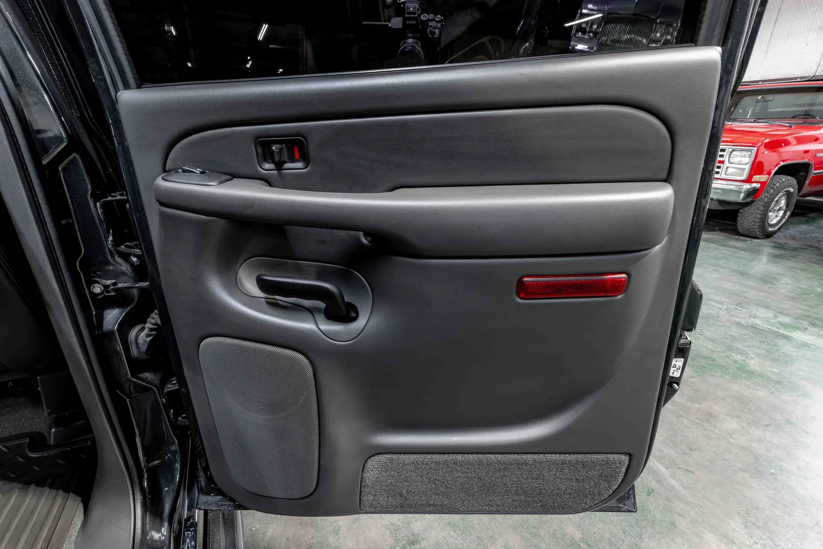  2004-GMC-Sierra-2500HD-Dark-Spiral-Gray-Metallic-184479-52.jpg